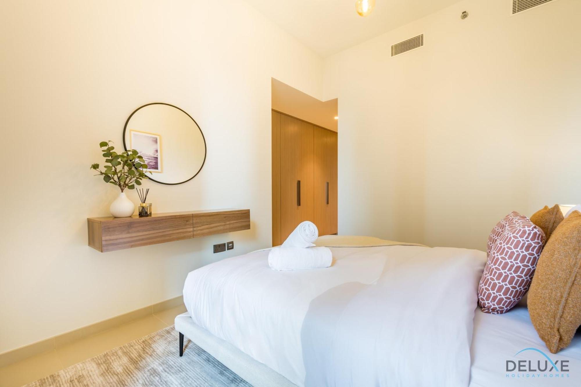 Apartment Deluxe 3br With Assistant At Act One Act Two Tower 2 In Downtown By Deluxe Homes